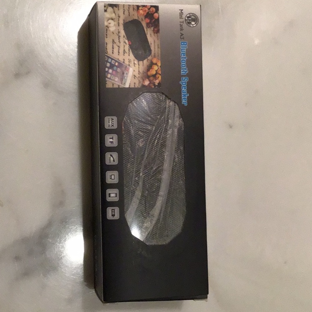 PAIR OF MINI TANK A3 BLUETOOTH SPEAKERS